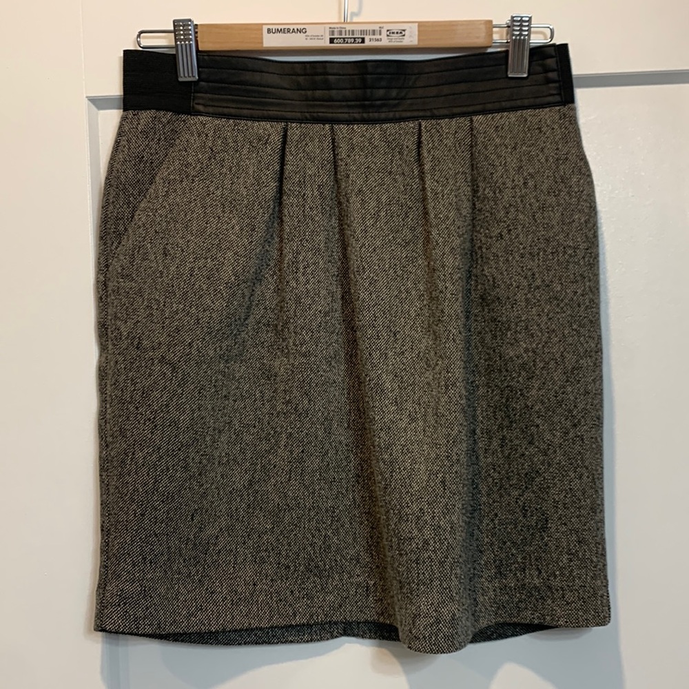 Stylish skirt with elastic/pleather waist